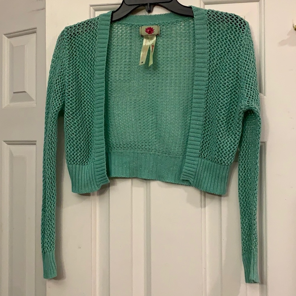 😍 Moe shimmery shorter cardigan like top